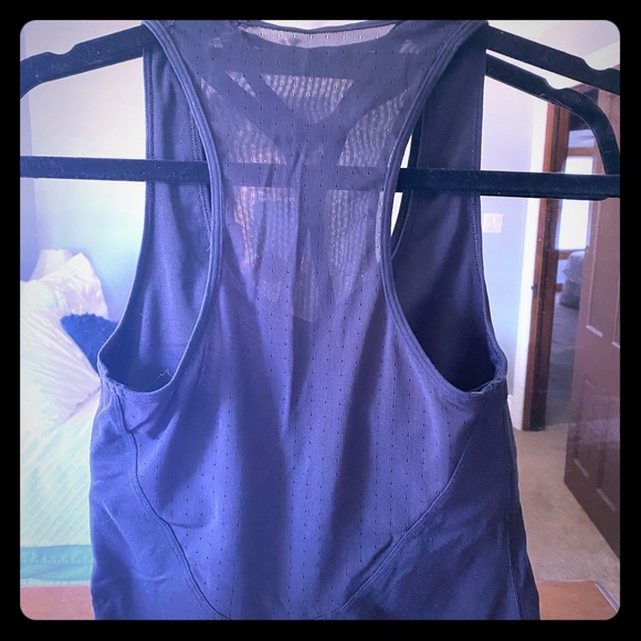 Lululemon mesh back tank with built-in bra - Picture 1 of 5